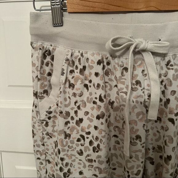 Z Supply Painted Leopard Jogger - Picture 9 of 11